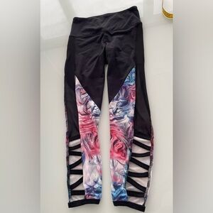 Balance Collection leggings size sm
Color black pink CrissCross Ankle Detail